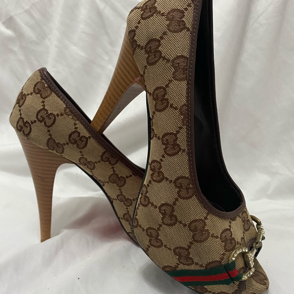 VINTAGE GUCCI OPEN TOE HIGH HEELS